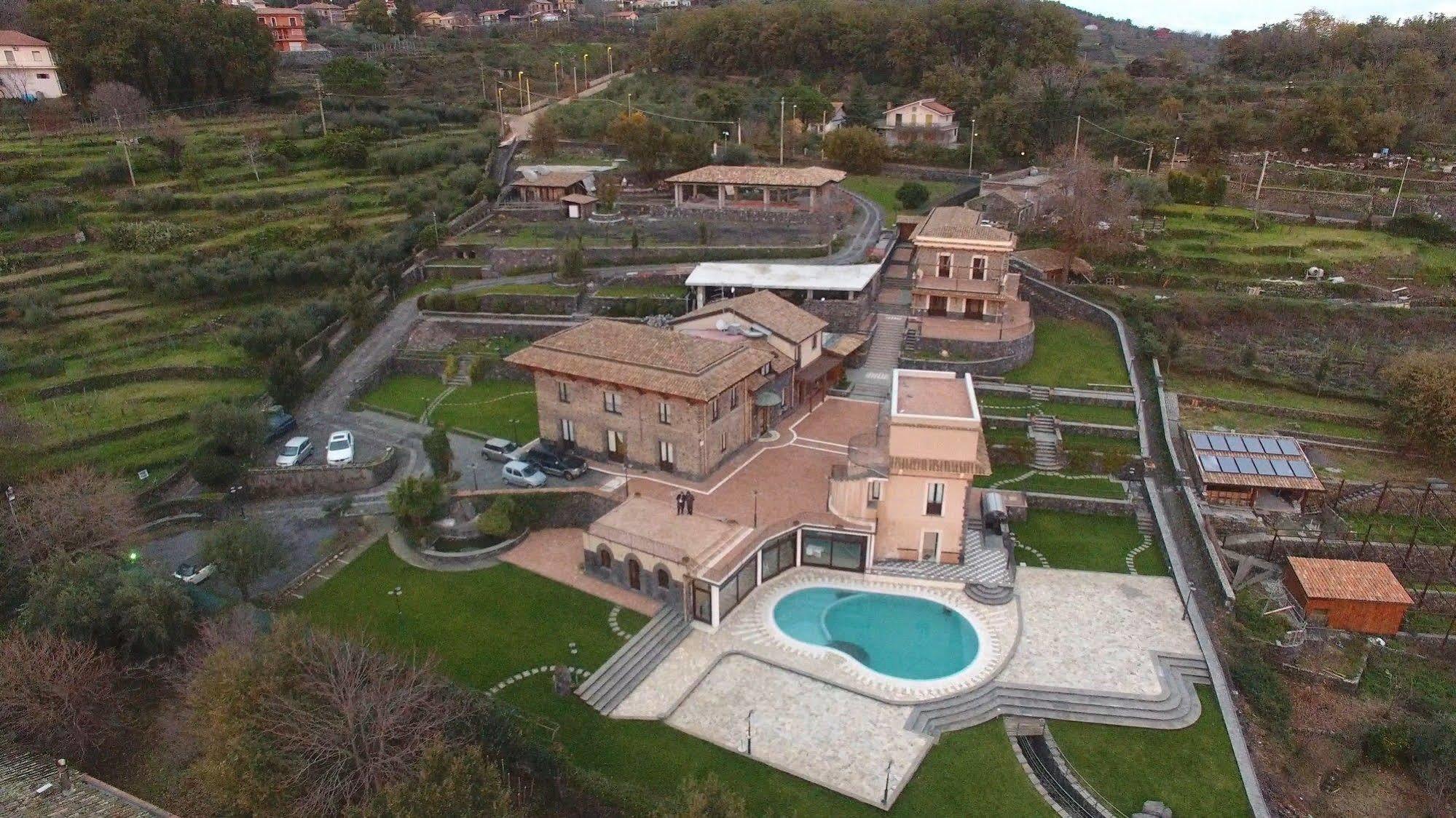 منزل الضيف زافيرانا إتنيا  في Antico Borgo Petralia المظهر الخارجي الصورة